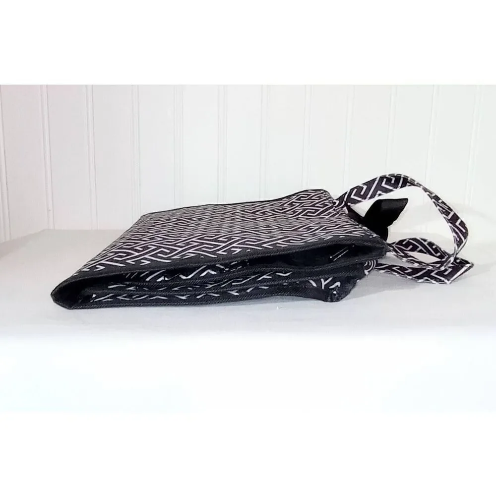 Main Street connection, Trifold cosmetic travel bag with hanging hook